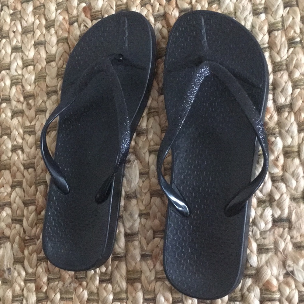 Black shimmer flip flops